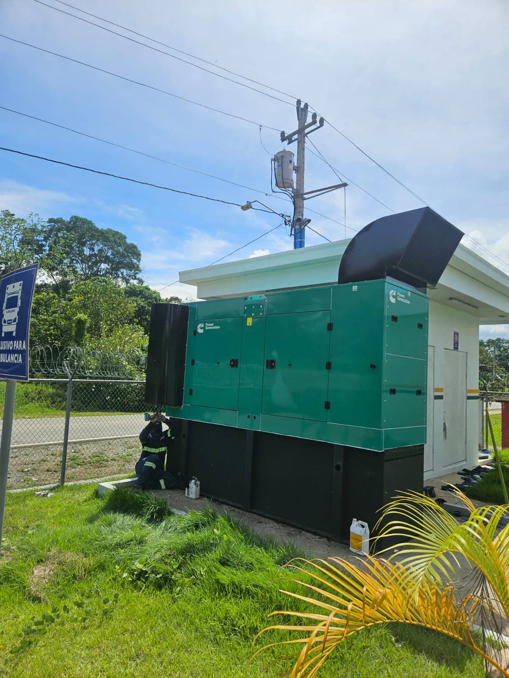 Generador de energía con deflectores de aire instalados